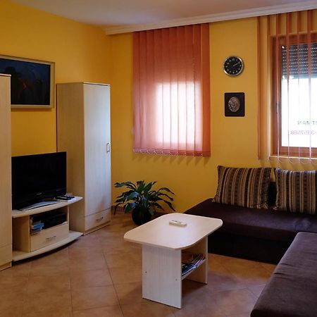 Var-Torony Apartman Gyula Buitenkant foto