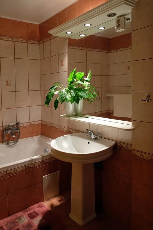 Var-Torony Apartman Gyula Buitenkant foto