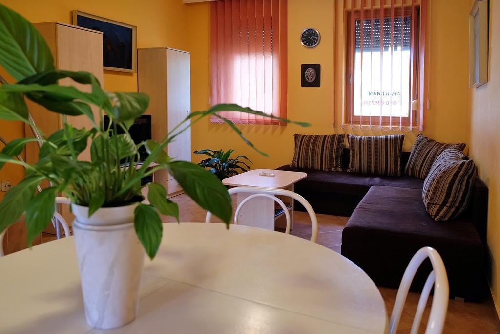 Var-Torony Apartman Gyula Buitenkant foto