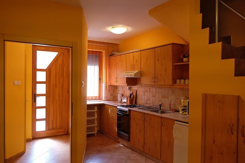 Var-Torony Apartman Gyula Buitenkant foto