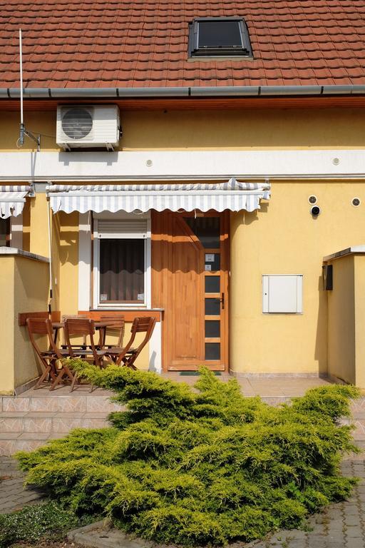 Var-Torony Apartman Gyula Buitenkant foto